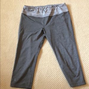 Under armour cropped leggings
